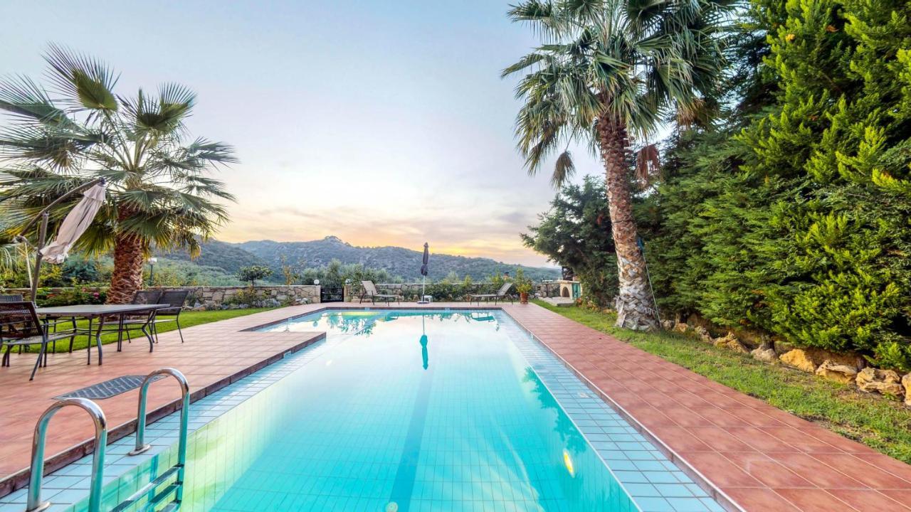 Meliades Villas Agia Marina  ภายนอก รูปภาพ