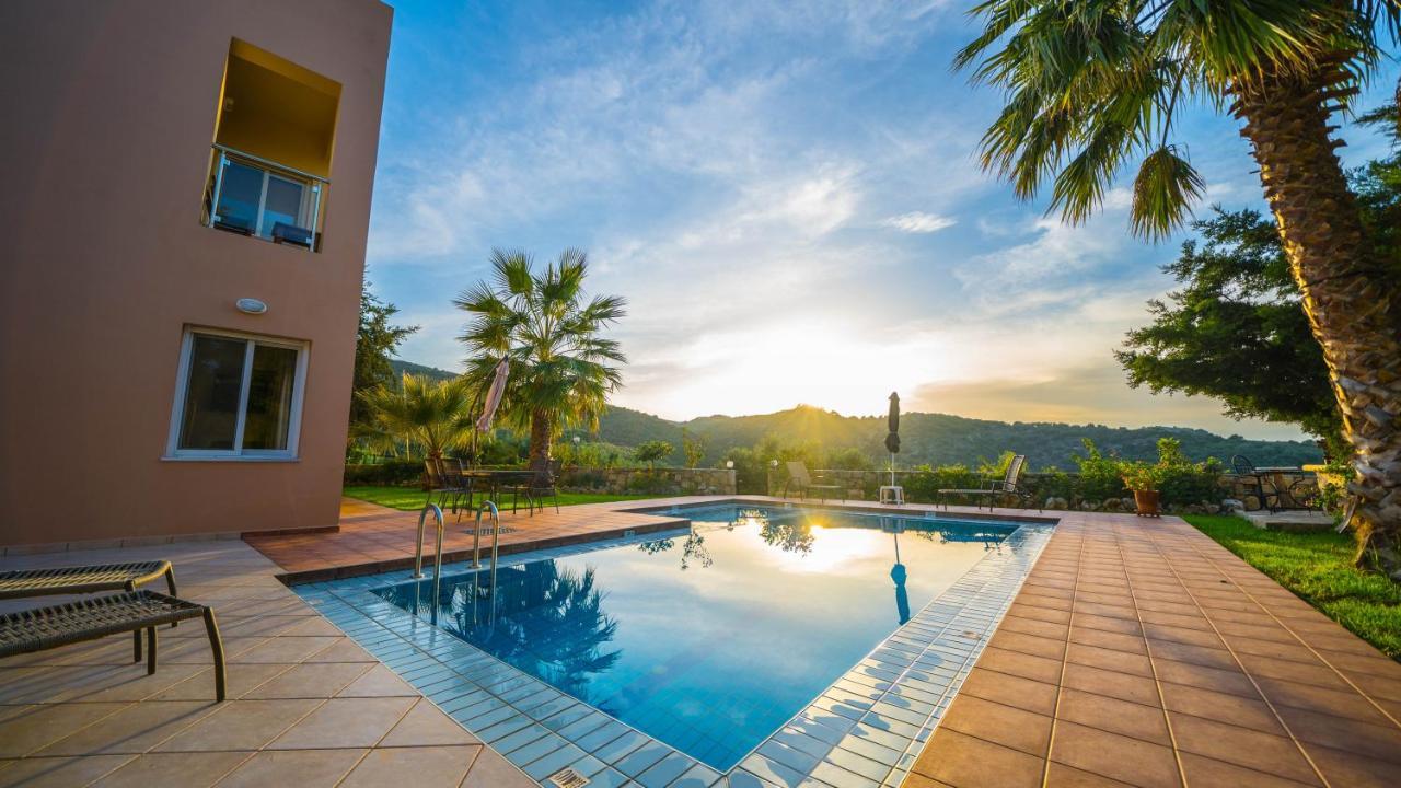 Meliades Villas Agia Marina  ภายนอก รูปภาพ