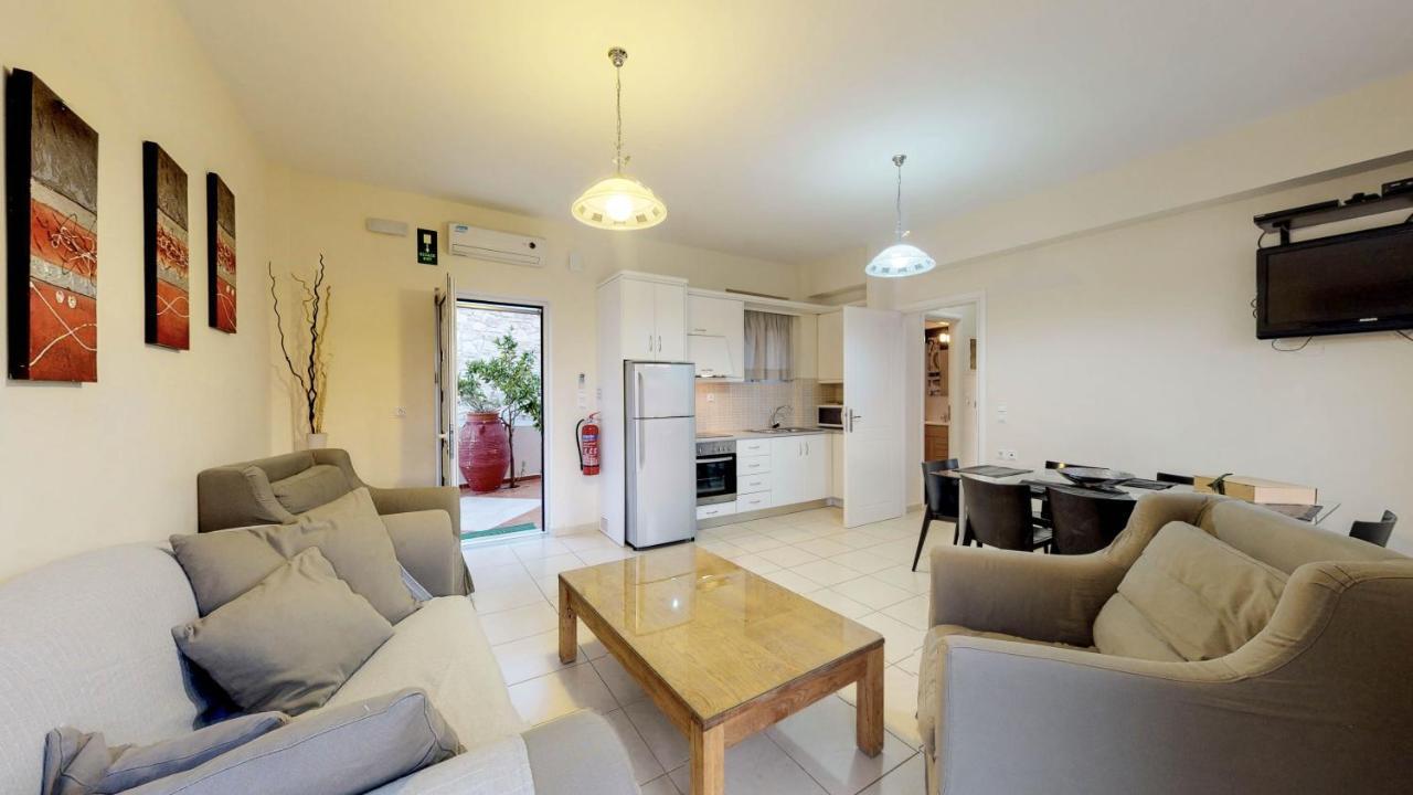 Meliades Villas Agia Marina  ภายนอก รูปภาพ